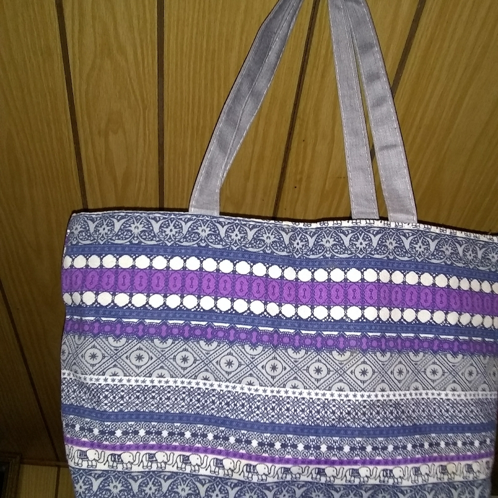 No name brand larg tote bag